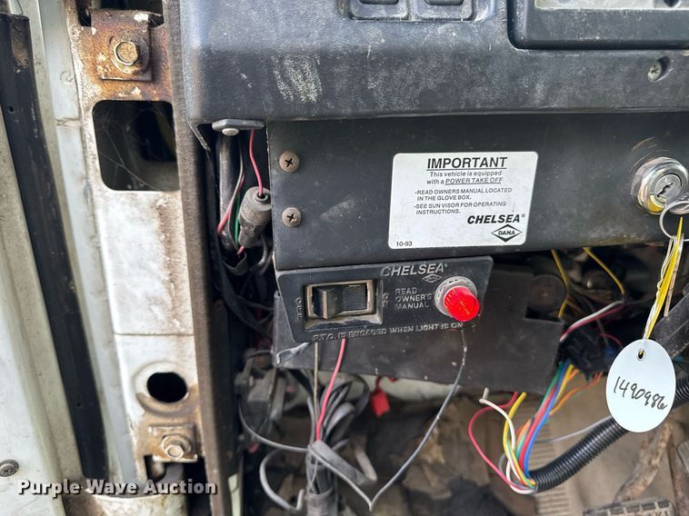 image for item DT0620 1998 International 4900 4x2 digger derrick truck