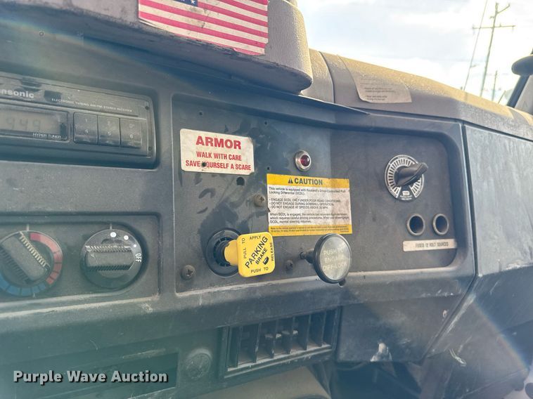 image for item DT0620 1998 International 4900 4x2 digger derrick truck