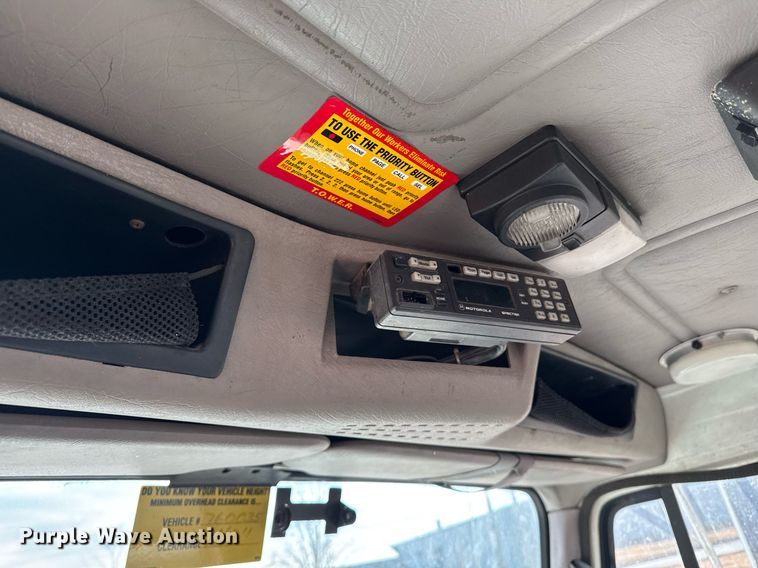 image for item DT0620 1998 International 4900 4x2 digger derrick truck