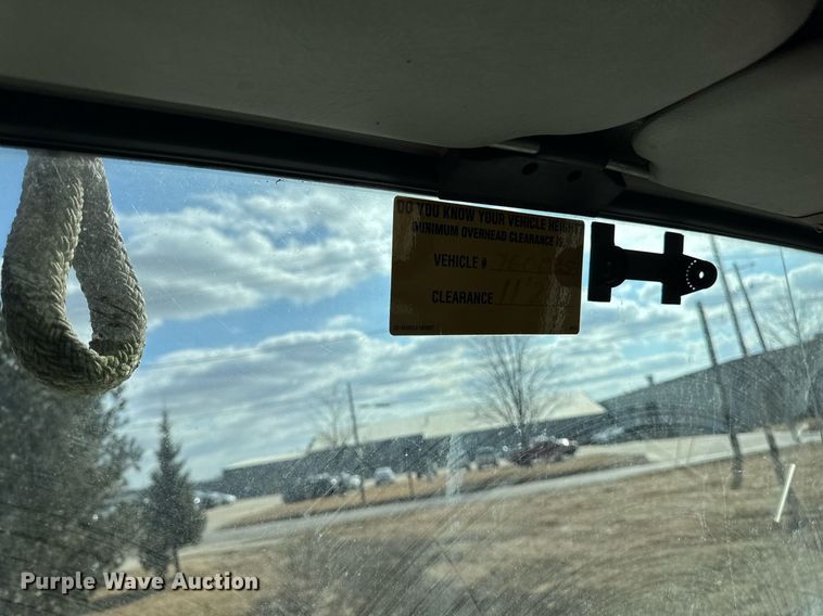 image for item DT0620 1998 International 4900 4x2 digger derrick truck