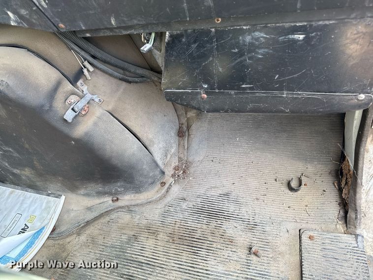 image for item DT0620 1998 International 4900 4x2 digger derrick truck