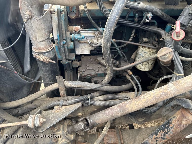 image for item DT0620 1998 International 4900 4x2 digger derrick truck