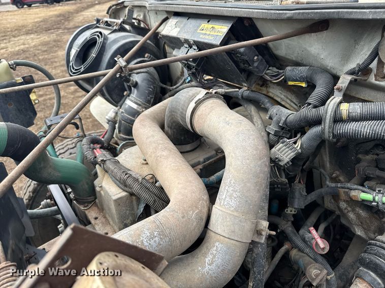 image for item DT0620 1998 International 4900 4x2 digger derrick truck