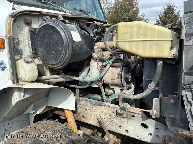 image for item DT0620 1998 International 4900 4x2 digger derrick truck