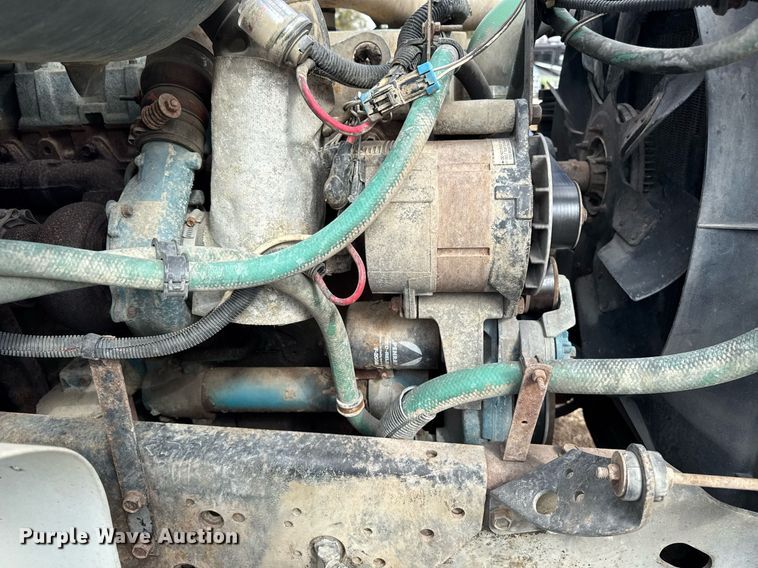 image for item DT0620 1998 International 4900 4x2 digger derrick truck