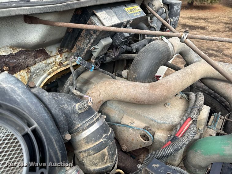 image for item DT0620 1998 International 4900 4x2 digger derrick truck