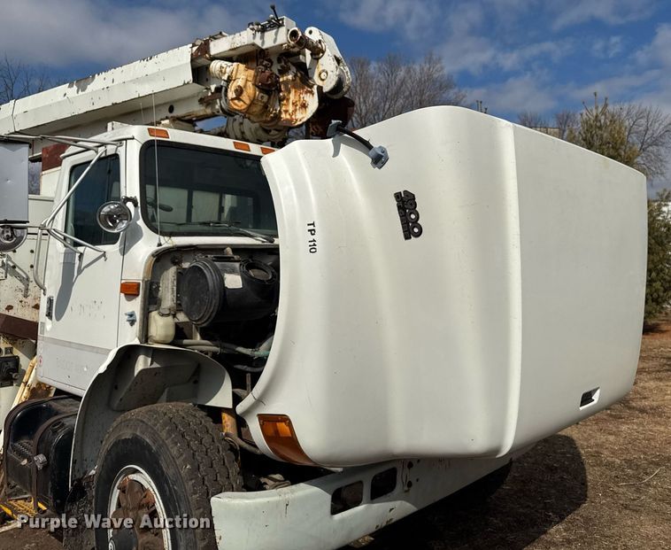 image for item DT0620 1998 International 4900 4x2 digger derrick truck