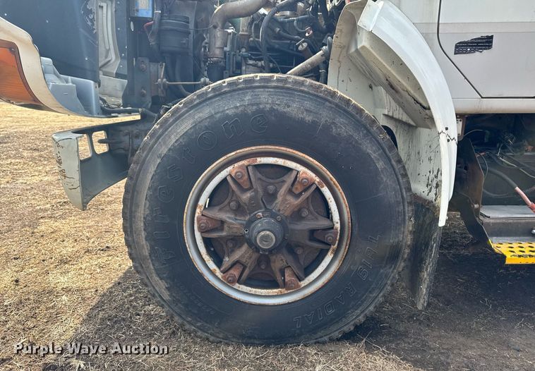 image for item DT0620 1998 International 4900 4x2 digger derrick truck