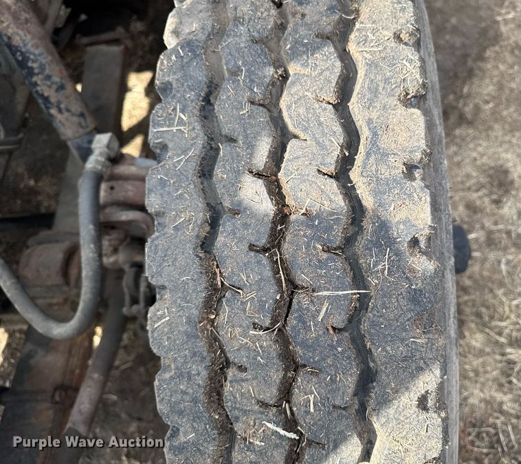 image for item DT0620 1998 International 4900 4x2 digger derrick truck