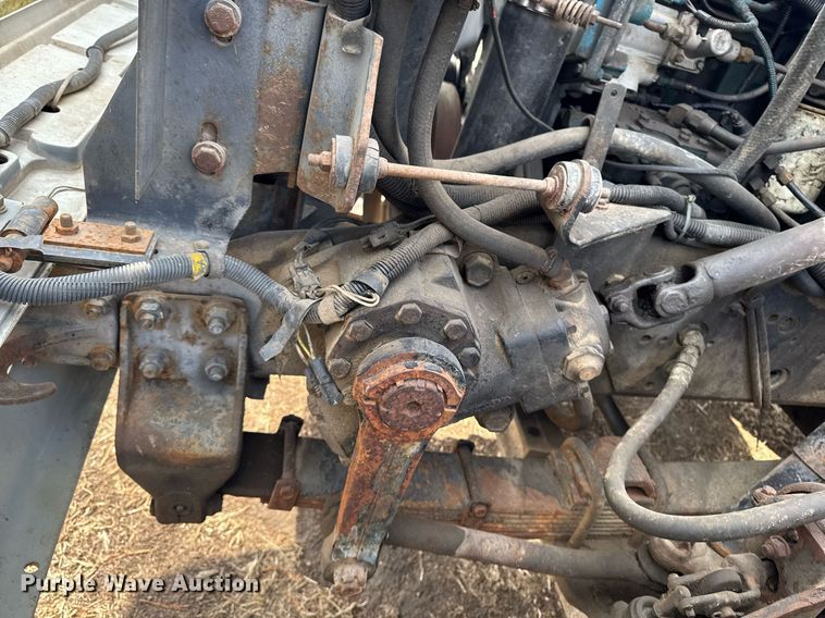 image for item DT0620 1998 International 4900 4x2 digger derrick truck