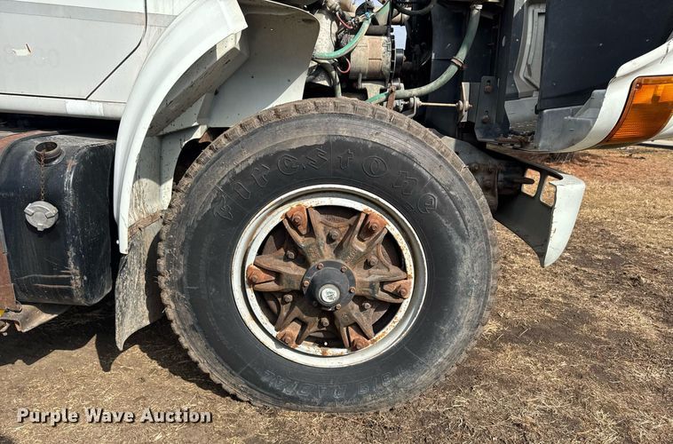 image for item DT0620 1998 International 4900 4x2 digger derrick truck