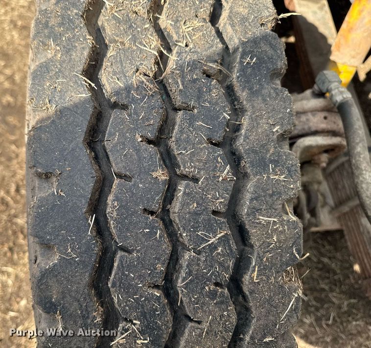 image for item DT0620 1998 International 4900 4x2 digger derrick truck