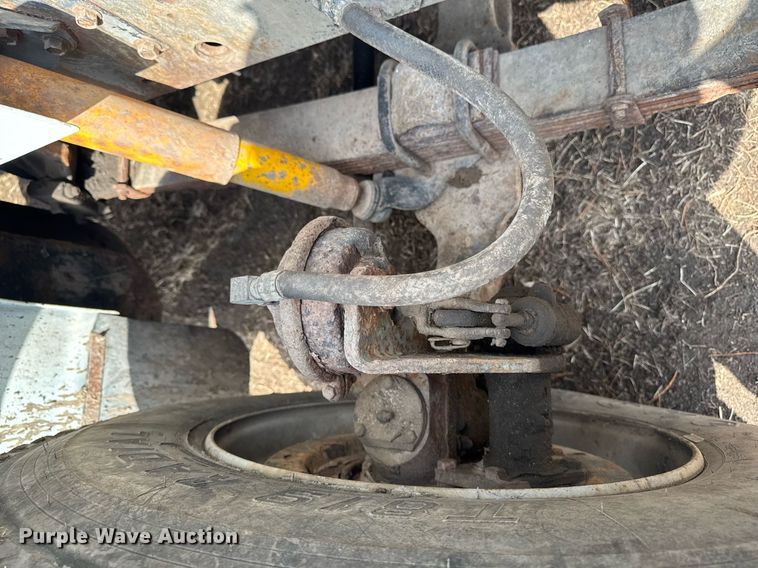 image for item DT0620 1998 International 4900 4x2 digger derrick truck