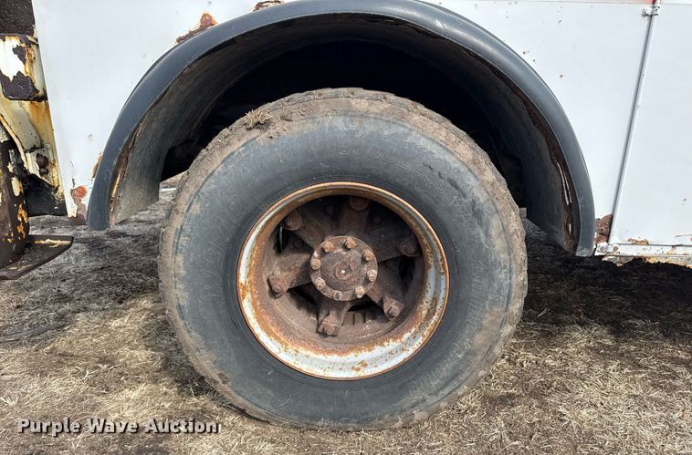 image for item DT0620 1998 International 4900 4x2 digger derrick truck