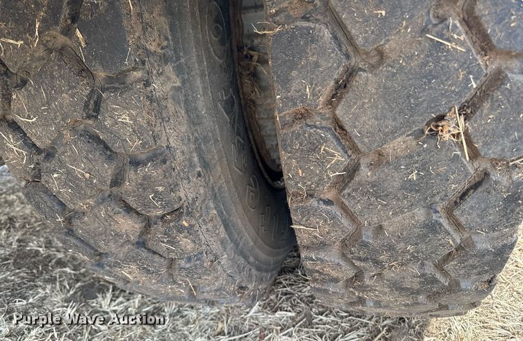 image for item DT0620 1998 International 4900 4x2 digger derrick truck