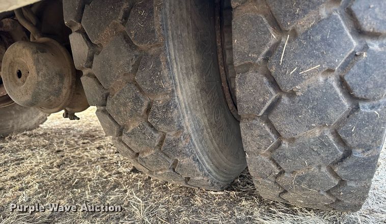 image for item DT0620 1998 International 4900 4x2 digger derrick truck