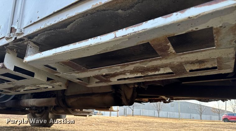 image for item DT0620 1998 International 4900 4x2 digger derrick truck