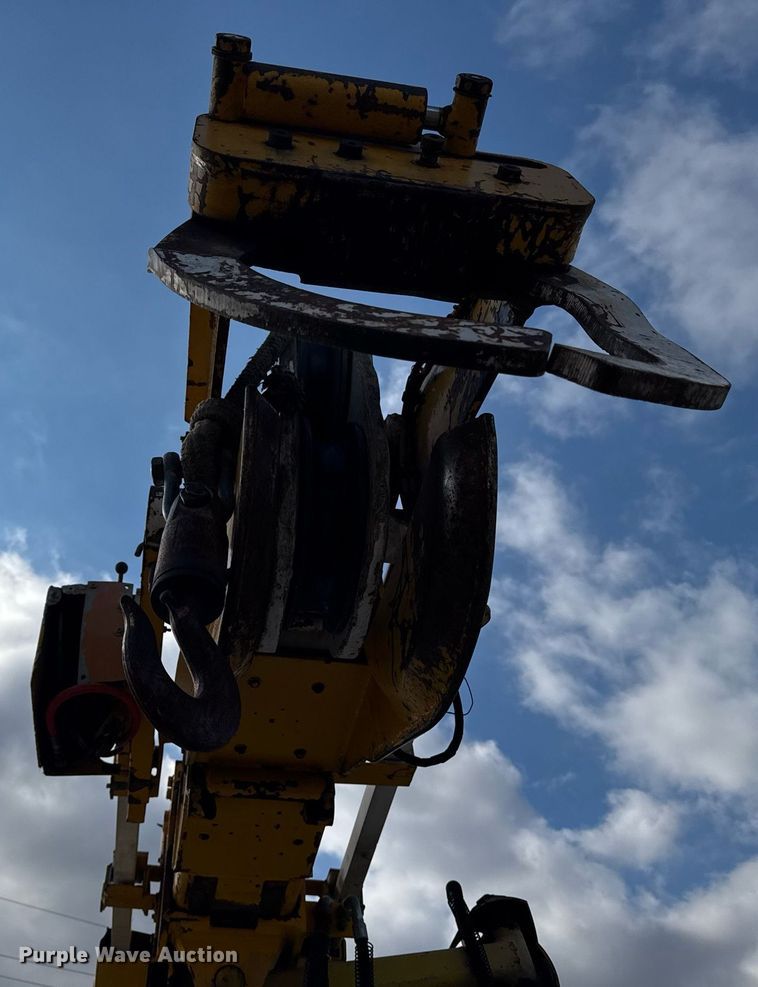 image for item DT0622 1992 Chevrolet Topkick C6500 digger derrick truck