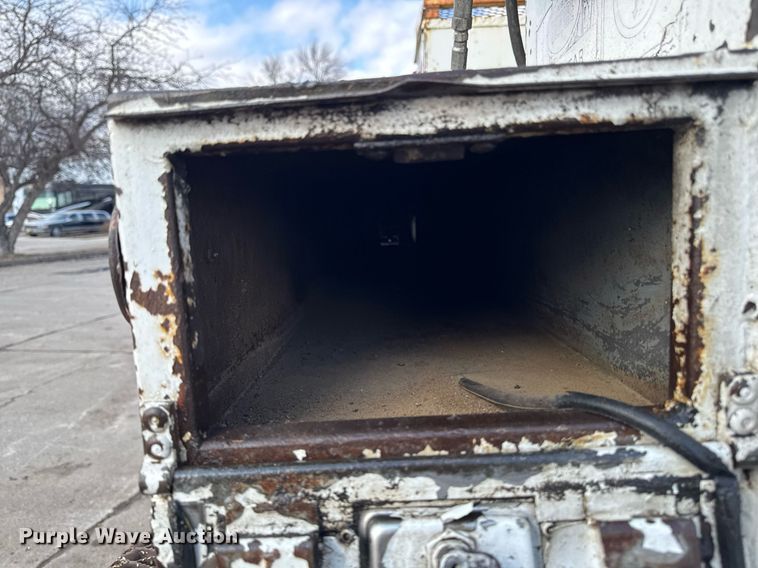 image for item DT0622 1992 Chevrolet Topkick C6500 digger derrick truck