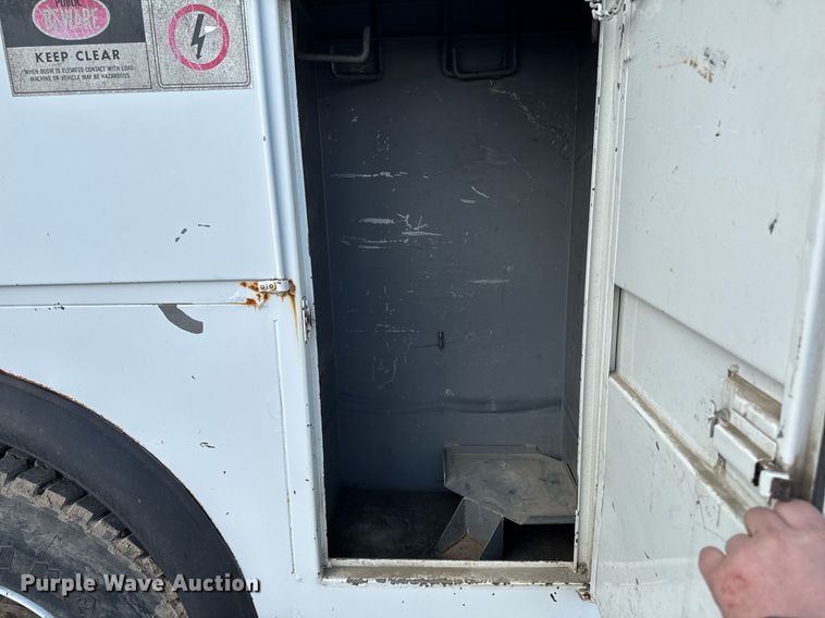 image for item DT0622 1992 Chevrolet Topkick C6500 digger derrick truck