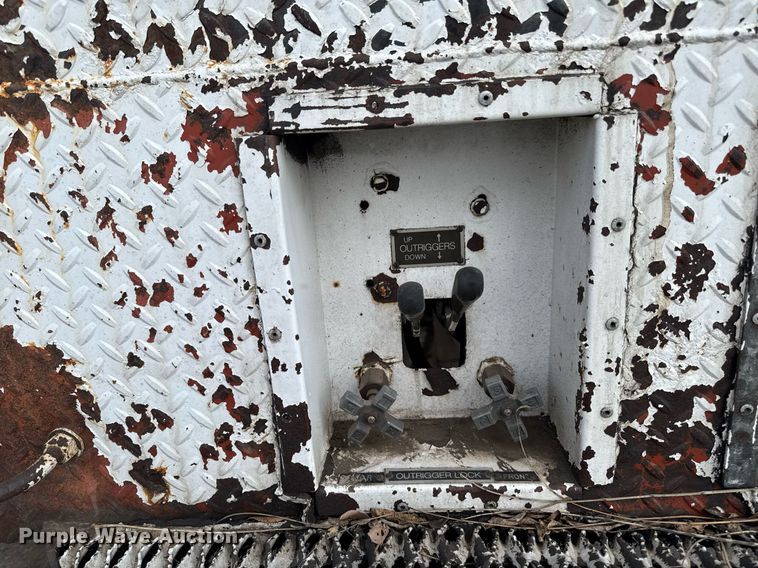 image for item DT0622 1992 Chevrolet Topkick C6500 digger derrick truck