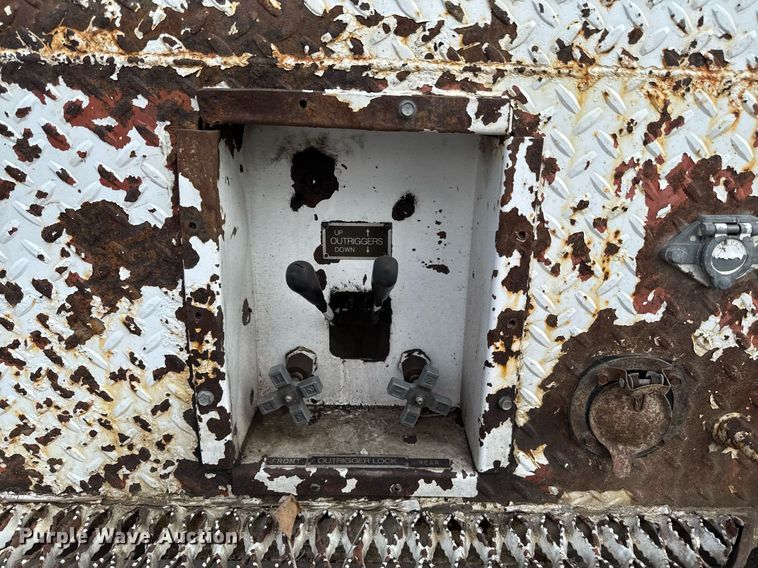 image for item DT0622 1992 Chevrolet Topkick C6500 digger derrick truck