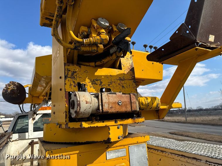 image for item DT0622 1992 Chevrolet Topkick C6500 digger derrick truck