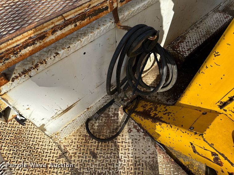 image for item DT0622 1992 Chevrolet Topkick C6500 digger derrick truck