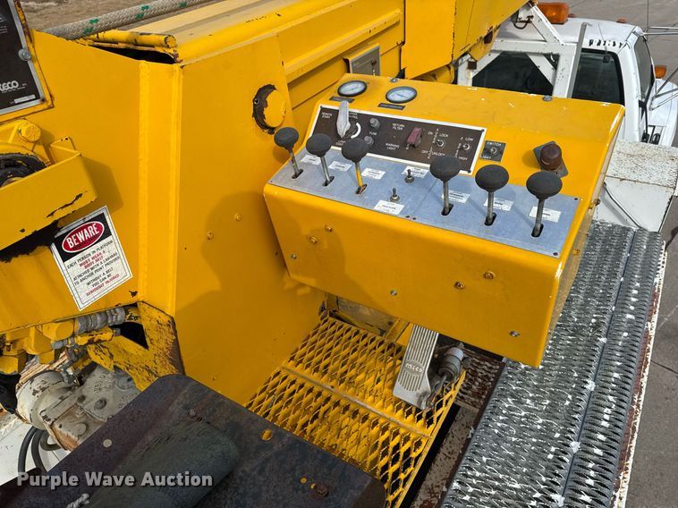 image for item DT0622 1992 Chevrolet Topkick C6500 digger derrick truck