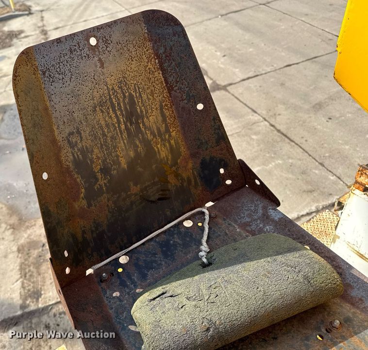 image for item DT0622 1992 Chevrolet Topkick C6500 digger derrick truck