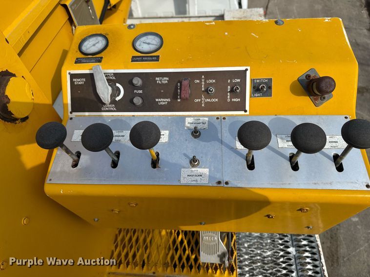 image for item DT0622 1992 Chevrolet Topkick C6500 digger derrick truck