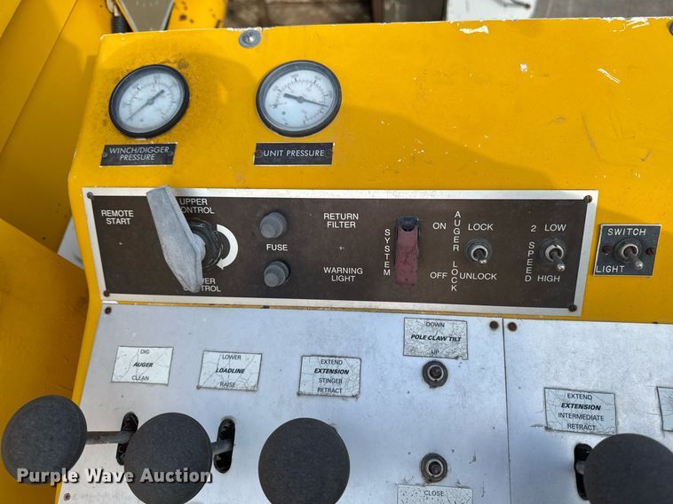 image for item DT0622 1992 Chevrolet Topkick C6500 digger derrick truck