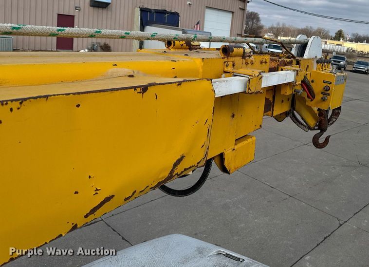 image for item DT0622 1992 Chevrolet Topkick C6500 digger derrick truck