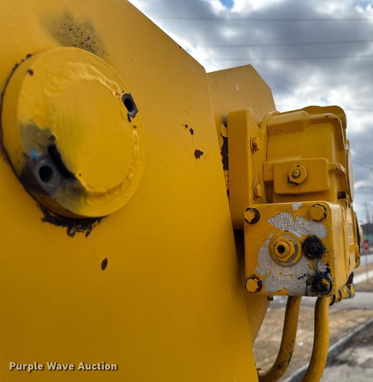 image for item DT0622 1992 Chevrolet Topkick C6500 digger derrick truck