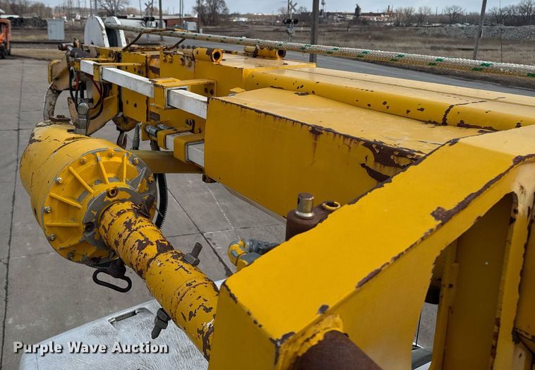 image for item DT0622 1992 Chevrolet Topkick C6500 digger derrick truck