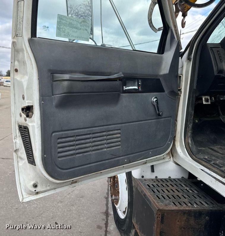 image for item DT0622 1992 Chevrolet Topkick C6500 digger derrick truck