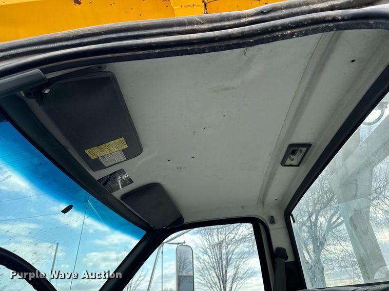 image for item DT0622 1992 Chevrolet Topkick C6500 digger derrick truck