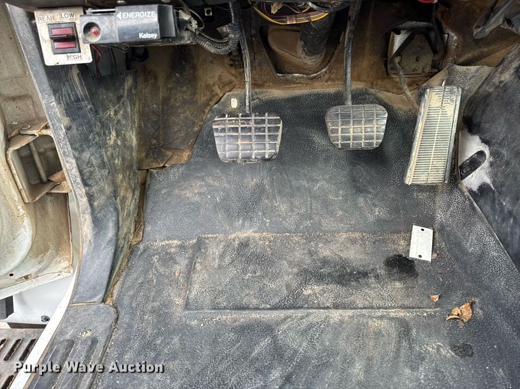 image for item DT0622 1992 Chevrolet Topkick C6500 digger derrick truck