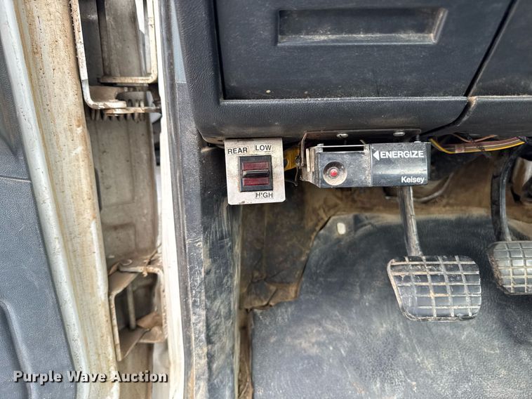 image for item DT0622 1992 Chevrolet Topkick C6500 digger derrick truck