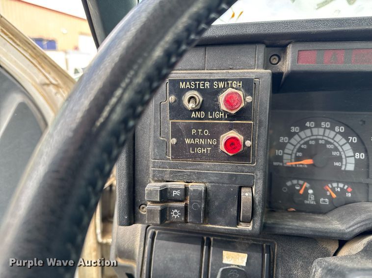 image for item DT0622 1992 Chevrolet Topkick C6500 digger derrick truck