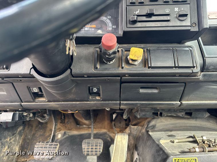 image for item DT0622 1992 Chevrolet Topkick C6500 digger derrick truck