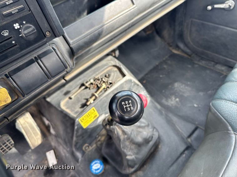 image for item DT0622 1992 Chevrolet Topkick C6500 digger derrick truck