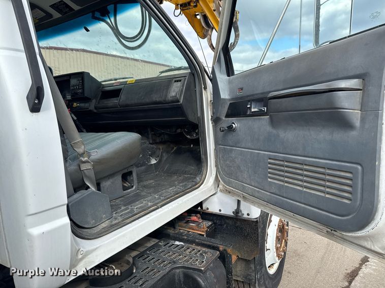 image for item DT0622 1992 Chevrolet Topkick C6500 digger derrick truck