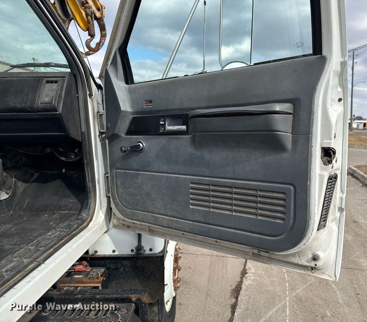 image for item DT0622 1992 Chevrolet Topkick C6500 digger derrick truck