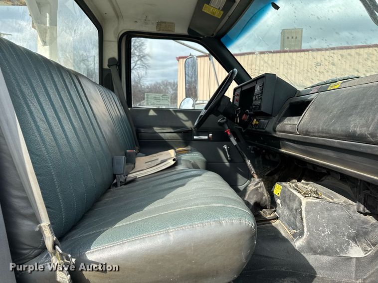 image for item DT0622 1992 Chevrolet Topkick C6500 digger derrick truck