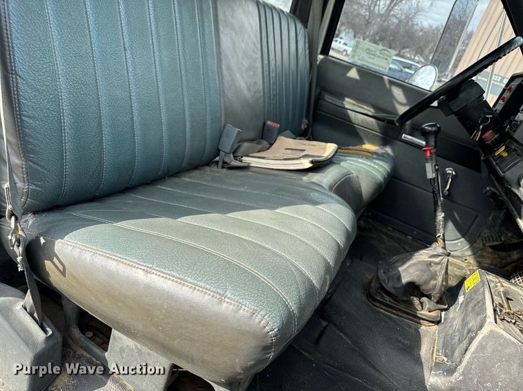 image for item DT0622 1992 Chevrolet Topkick C6500 digger derrick truck