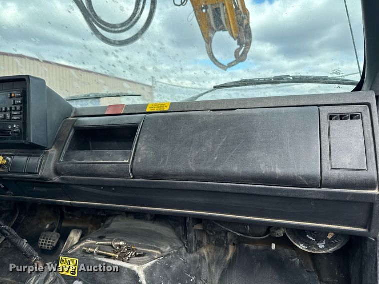 image for item DT0622 1992 Chevrolet Topkick C6500 digger derrick truck