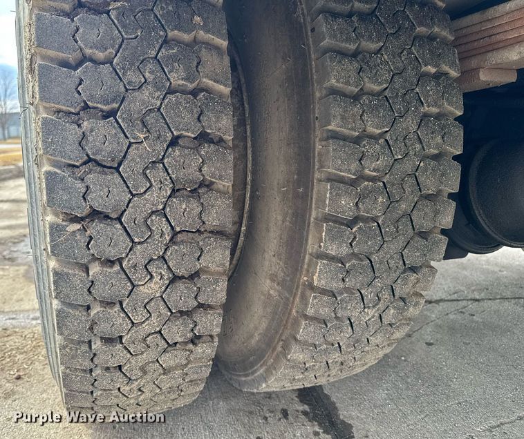 image for item DT0622 1992 Chevrolet Topkick C6500 digger derrick truck