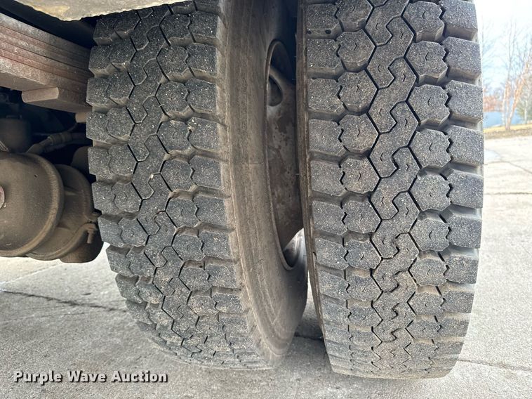 image for item DT0622 1992 Chevrolet Topkick C6500 digger derrick truck