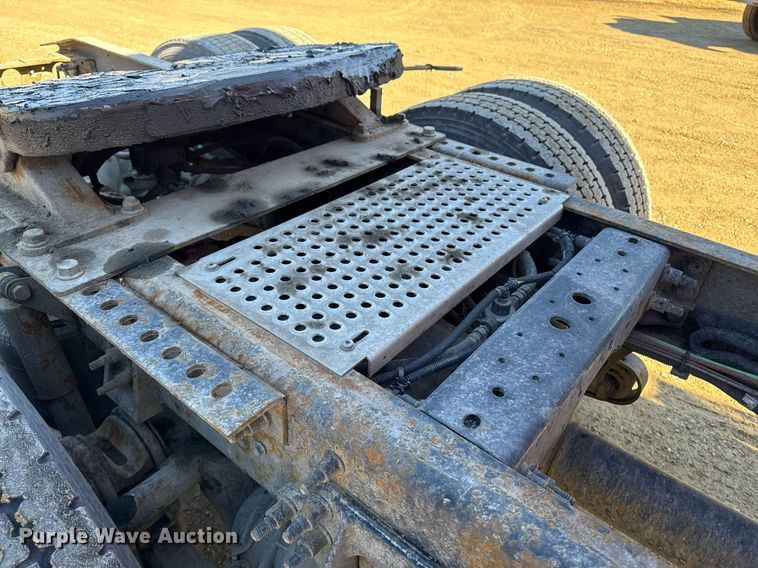 image for item DT0630 2012 International ProStar Plus 122 semi truck